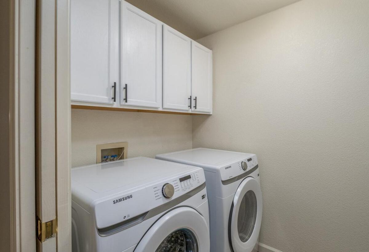 Holiday home Designer Conveniently Located In Nv *