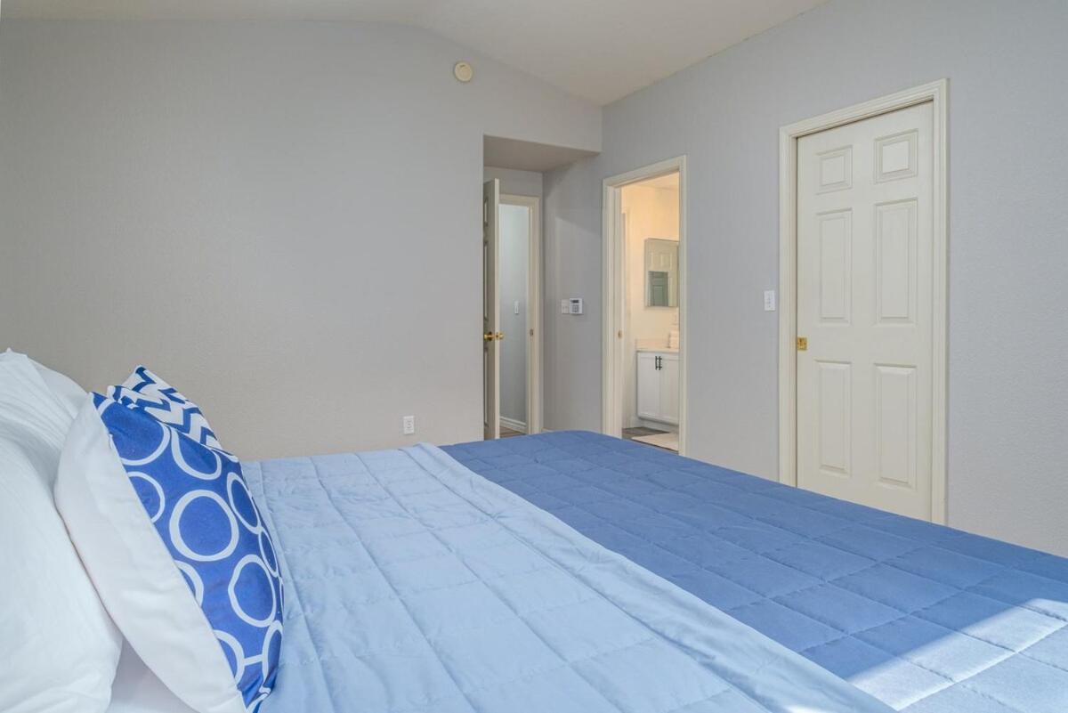 Holiday home Designer Conveniently Located In Nv *