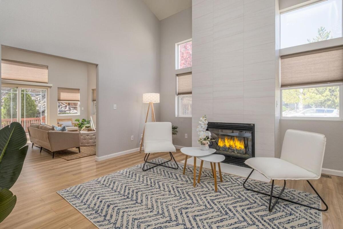 Designer Conveniently Located In Nv Holiday home *