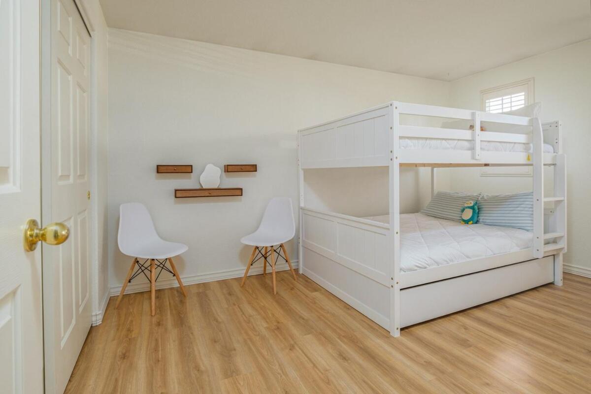 Designer Conveniently Located In Nv *