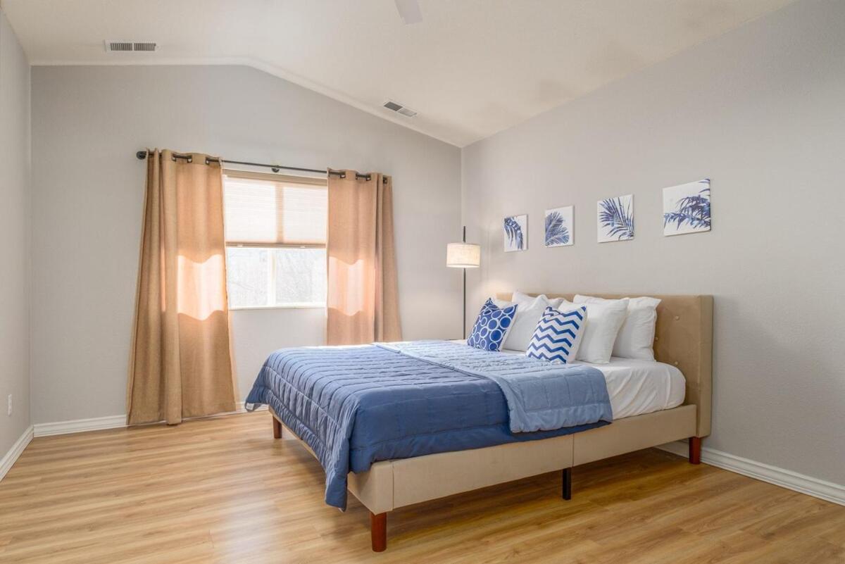 Designer Conveniently Located In Nv Holiday home Reno