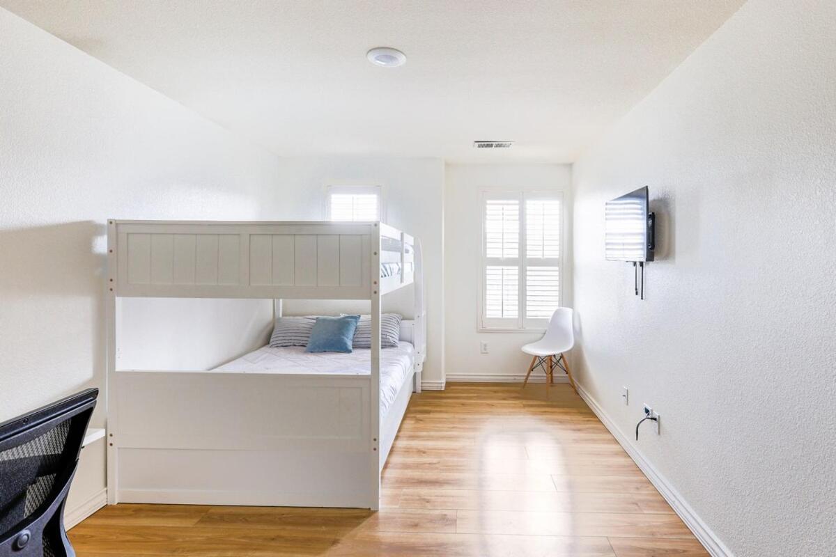 Designer Conveniently Located In Nv Holiday home *